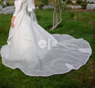 فستان زفاف للبيع بالهيد بيس لبسه واحده لمده ساعتين 4