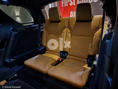 Land Rover Discovery 2020 7 seats 11
