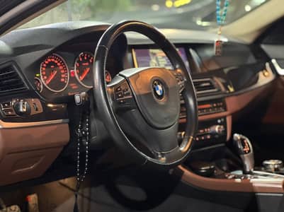 BMW 520i بحالة الزيرو فابريكا بالكامل 2014 18